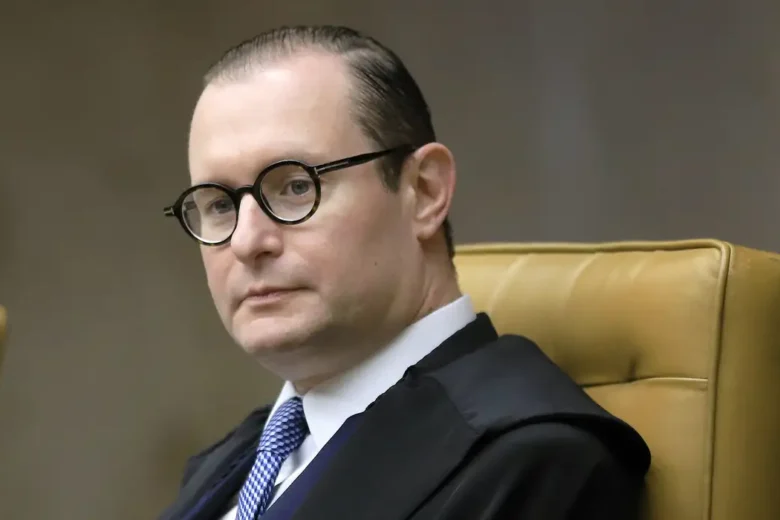 Cristiano Zanin vota pela condenação de Bolsonaro por golpe de Estado