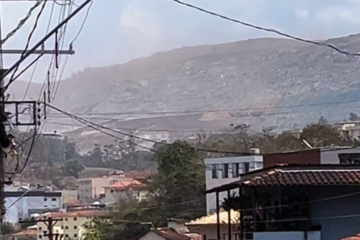 Ventania levanta nuvem de poeira e encobre Itabira nesta segunda-feira; veja o vídeo