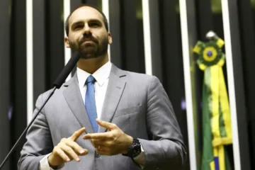 Eduardo Bolsonaro comemora uso da lei Magnitsky contra mulher de Alexandre de Moraes