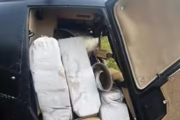 A FAB intercepta avião venezuelano com 380 kg de drogas