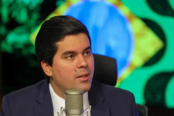 União Brasil e PP desembarcam do governo Lula para apoiar a anistia