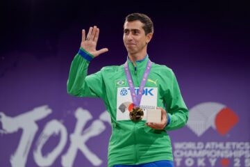 Caio Bonfim é campeão mundial da marcha atlética em Tóquio