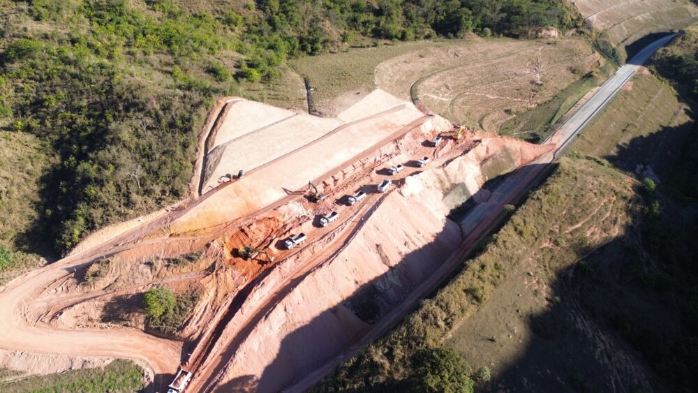 Trecho da BR-381 em Antônio Dias é liberado após obras de recuperação de talude