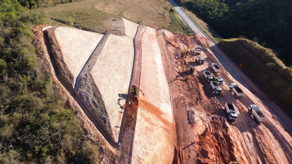 Obras no talude da BR-381 em Antônio Dias entram na reta final