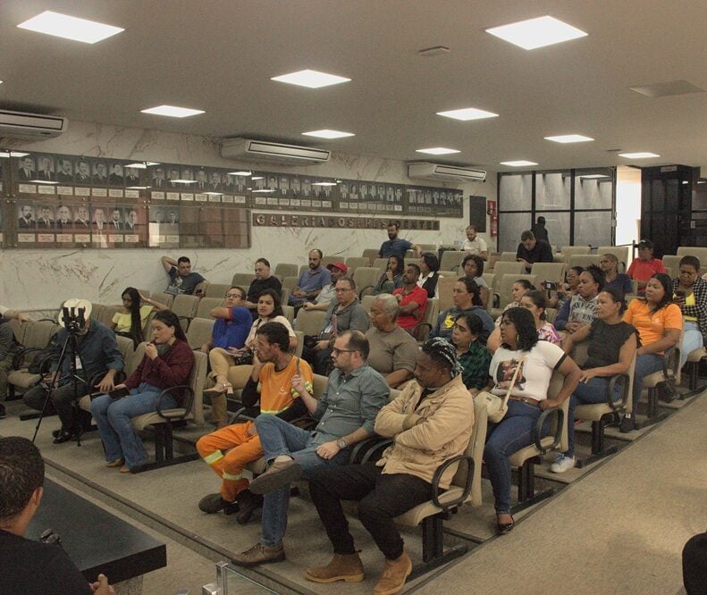Itabira: trabalhadores cobram da empresa Evolução o pagamento de salários e direitos trabalhistas