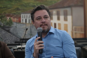 Vereador acusa Vale de descartar pneus em barragens e modificar dados da qualidade do ar em Itabira