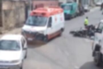 Carro e moto colidem no Clóvis Alvim II, em Itabira