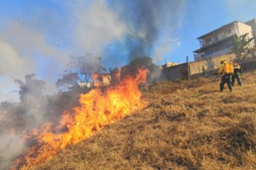 Corpo de Bombeiros e brigadistas da Vale combateram sete incêndios somente nesta quarta-feira em Itabira