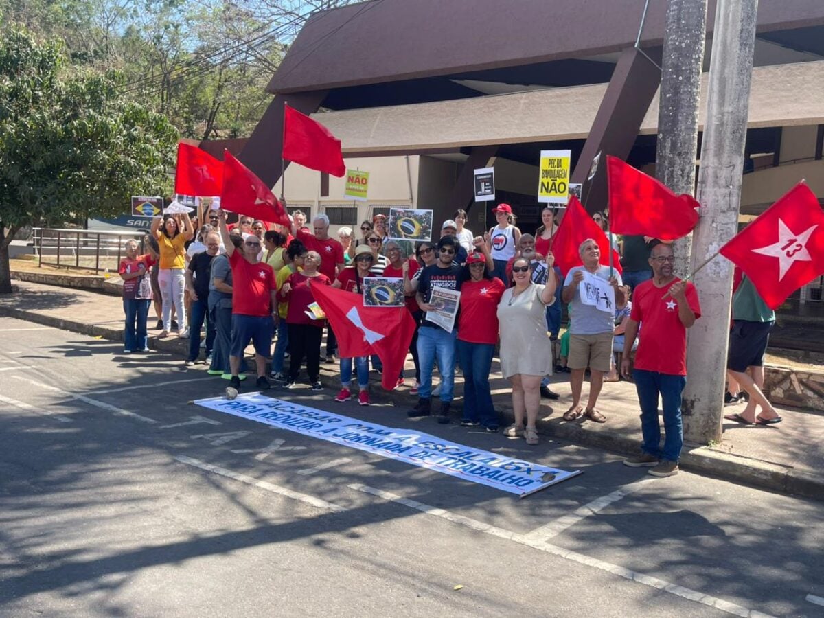Itabiranos se reúnem para manifestar contra anistia e PEC da Blindagem 