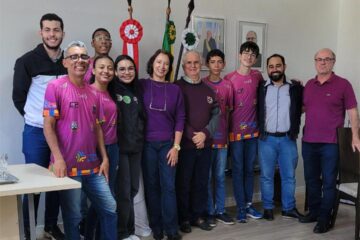Prefeito de João Monlevade recebe equipe vice-campeã mundial de robótica na Coreia do Sul