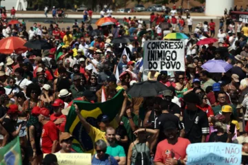 Manifestações contra PEC da Blindagem tomam 30 cidades neste domingo