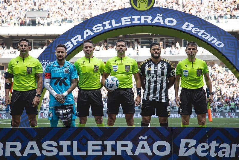 Atlético cede empate no fim e continua à beira do Z4
