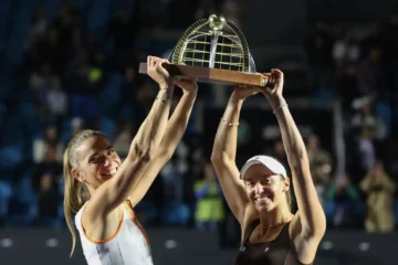 Luisa Stefani e Timea Babos vencem nas duplas do SP Open