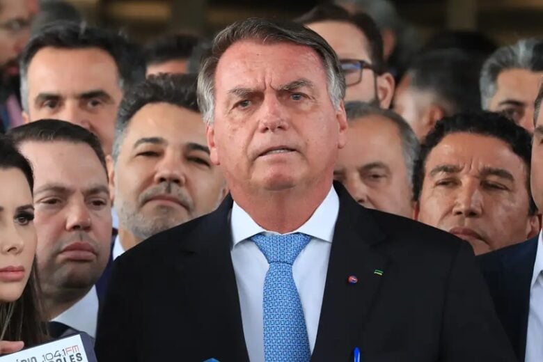 Jair Bolsonaro apresenta melhora clínica, mas segue internado em UTI