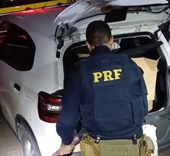 PRF apreende 138 kg de maconha embalados em papel de presente na BR-381