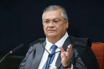 Flávio Dino vota pela condenação de Bolsonaro e mais sete; placar está 2 a 0
