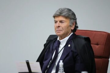 Luiz Fux é o terceiro a votar em nova sessão do julgamento de Jair Bolsonaro