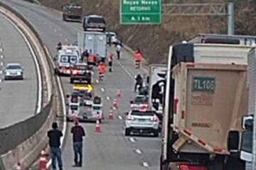 Acidente com caminhões, carreta e carro causa interdição na BR-381 em Caeté