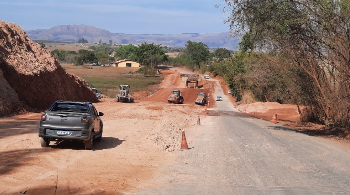 MG-170 entre Pimenta e Guapé recebe obras de pavimentação e restauração após mais de uma década de espera
