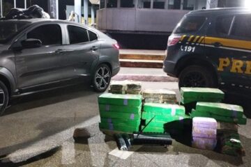 PRF apreende 310 kg de maconha após perseguição na BR-262