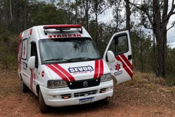 Motociclista fica ferido após pedra cair sobre sua perna na Serra do Seara, em João Monlevade