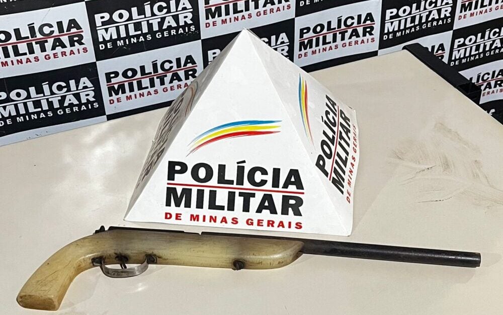 Jovem é preso em Rio Piracicaba após agredir familiares e ameaçar com arma de fogo