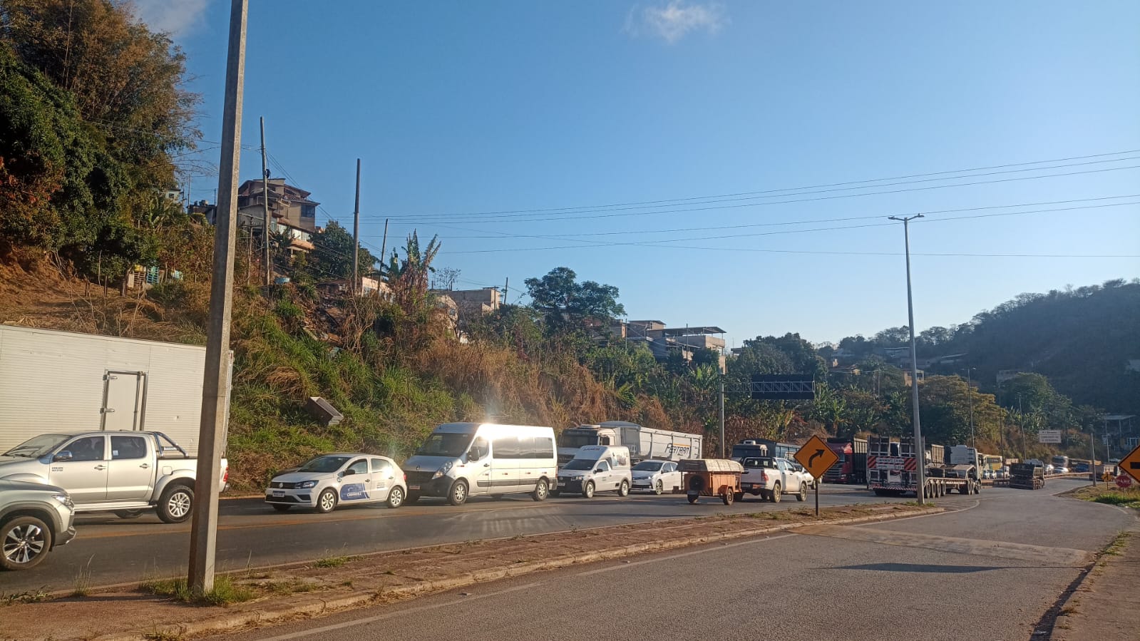 Acidente grave mata motociclista e causa congestionamento na BR-381 em Ravena, distrito de Sabará