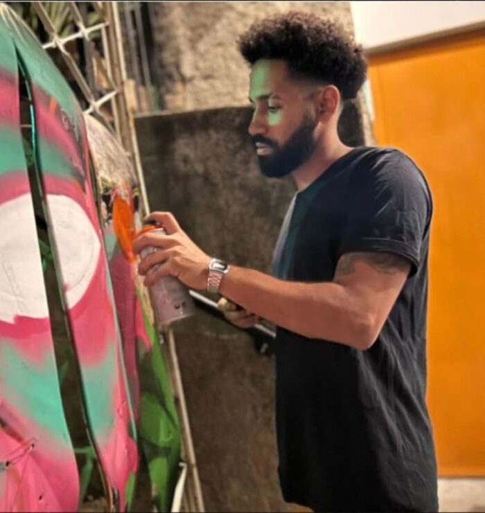 Grafite na veia: artista de BH leva cor e criatividade para o Festival Fala Quilombo em Itabira; confira