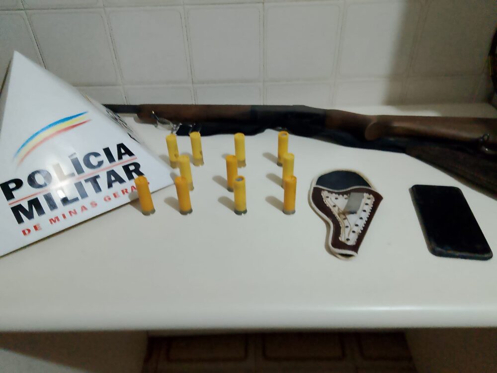 Polícia Militar apreende espingarda furtada em operação na zona rural de Ferros