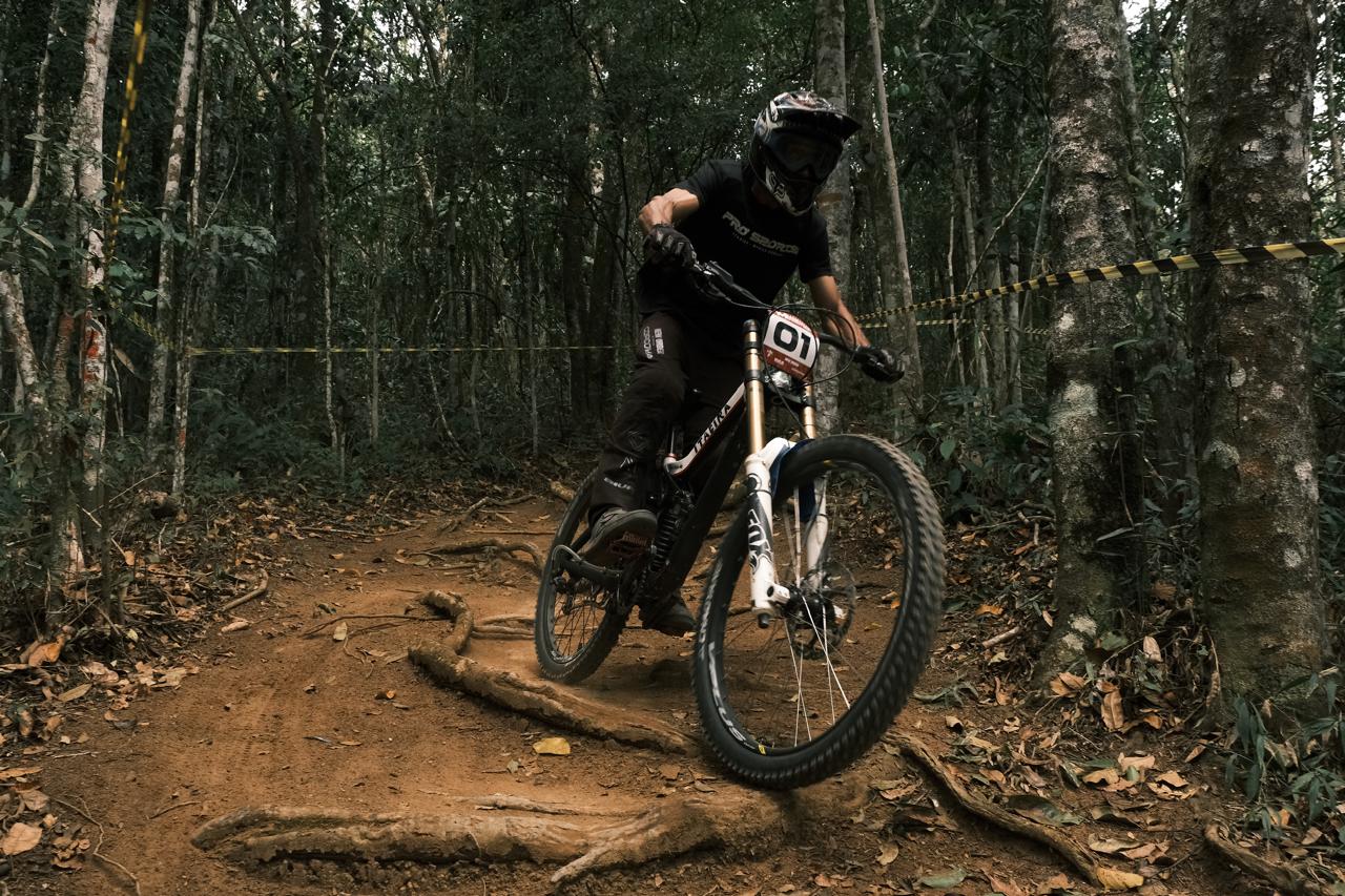 Thalyn, atleta itabirano, destaca no Campeonato Mineiro de Downhill e busca apoio para alcançar pódios