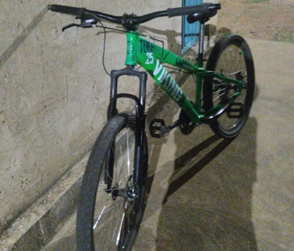 Polícia Militar prende dois homens, recupera objetos furtados e apreende drogas em João Monlevade