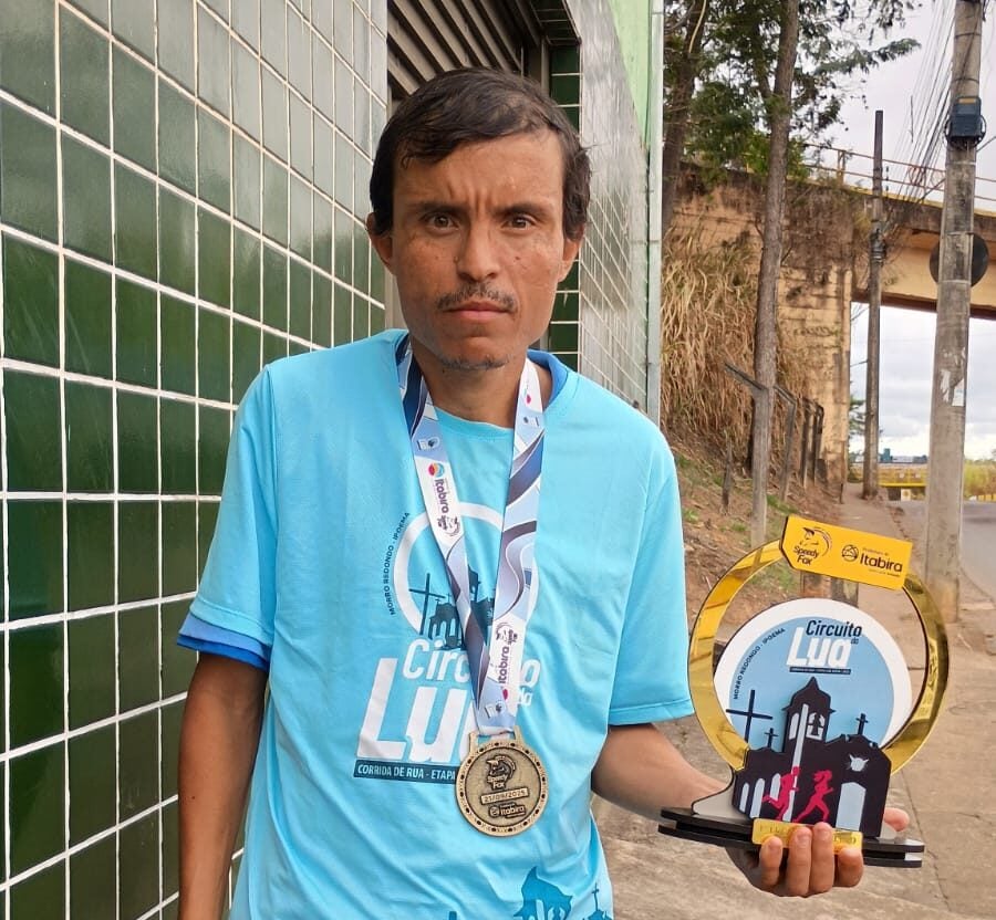 Fábio Bicalho vence prova de 5km na categoria pessoa com deficiência na Corrida da Lua