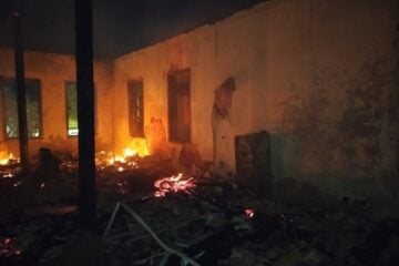 Incêndio destrói casarão histórico da Secretaria de Saúde em Santa Bárbara