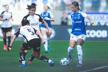Cruzeiro e Corinthians fazem grande jogo e empatam no 1º duelo da final do Brasileirão feminino