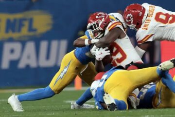 Chargers superam maioria dos Chiefs nas arquibancadas e dominam para vencer partida em São Paulo