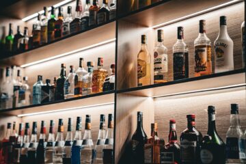 Alerta para Itabira: intoxicações por bebidas adulteradas em São Paulo reacendem temor e exigem fiscalização local