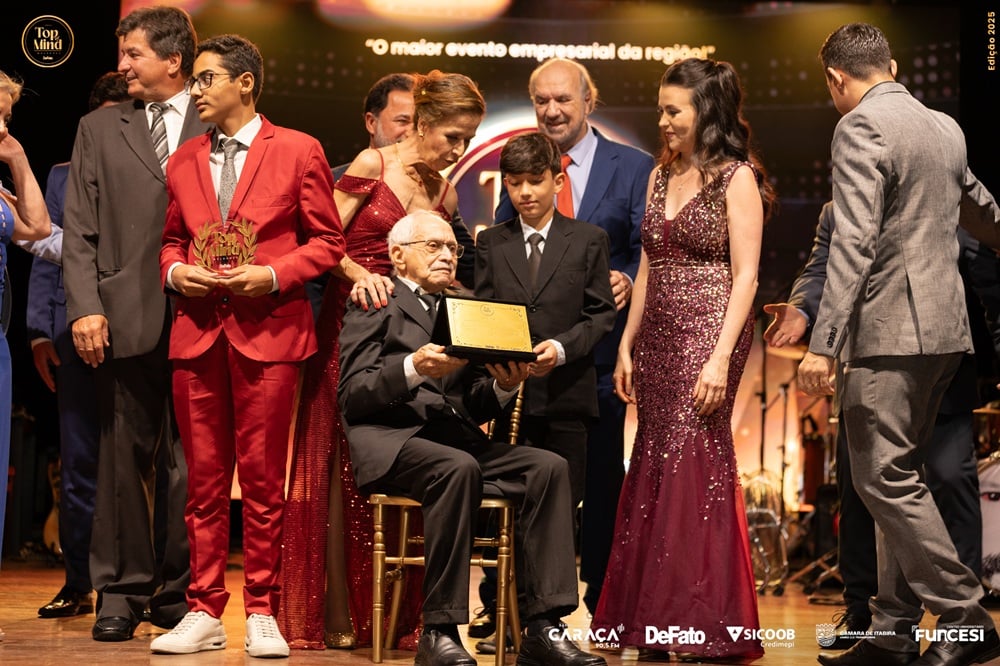 Fundador da Livraria Zenith é homenageado no Top of Mind por legado de 70 anos em Itabira