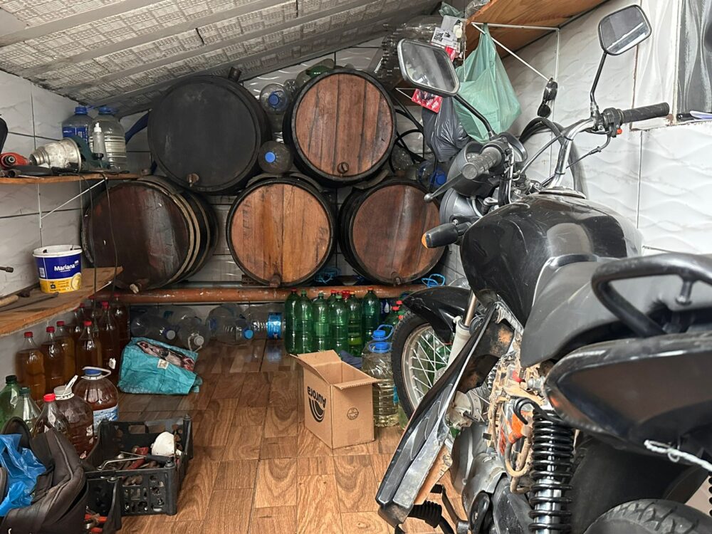 Prefeitura de Itabira e PM realizam operação contra fabricação e venda irregular de bebidas alcoólicas