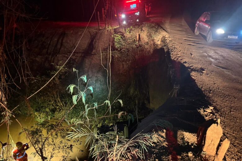 Policial militar da reserva morre em capotamento de carro em ponte estreita em Minas Gerais