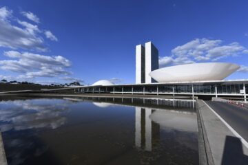 Proposta de reforma administrativa na Câmara propõe tabela única de salários e fim de supersalários