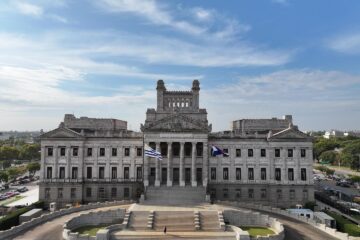 Uruguai aprova lei que autoriza a eutanásia e se torna o primeiro país da América do Sul a legalizar a prática por via legislativa