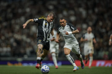 Atlético visita o Corinthians em confronto direto na luta contra o Z-4 do Brasileirão; Rádio Caraça FM transmite a partida