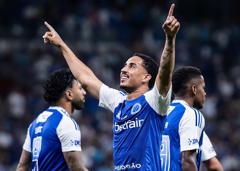 Cruzeiro quebra jejum diante do Fortaleza e se mantém na caça de Palmeiras e Flamengo