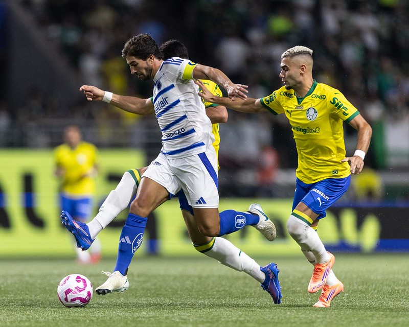 Cruzeiro empata com o Palmeiras em jogo marcado por polêmica de arbitragem no Allianz Parque