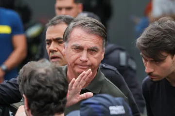 Defesa de Bolsonaro prioriza redução de penas e insinua novo recurso no STF