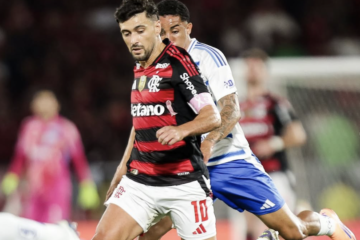 Flamengo e Cruzeiro fazem jogo movimentado, mas não tiram o zero do placar no Maracanã