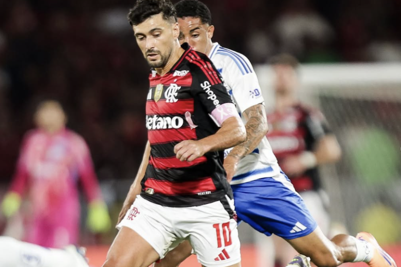 Flamengo e Cruzeiro fazem jogo movimentado, mas não tiram o zero do placar no Maracanã