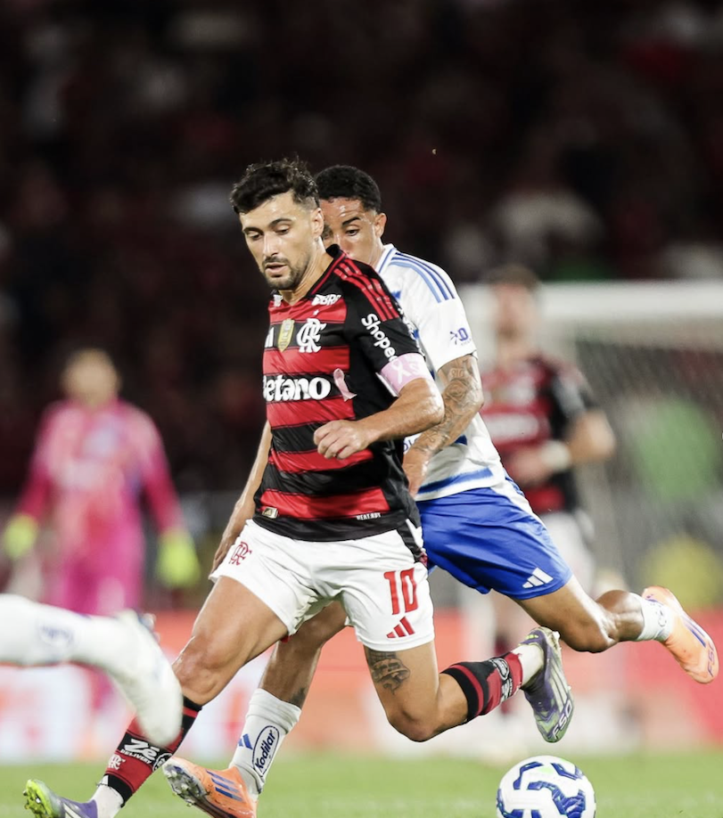 Flamengo e Cruzeiro fazem jogo movimentado, mas não tiram o zero do placar no Maracanã