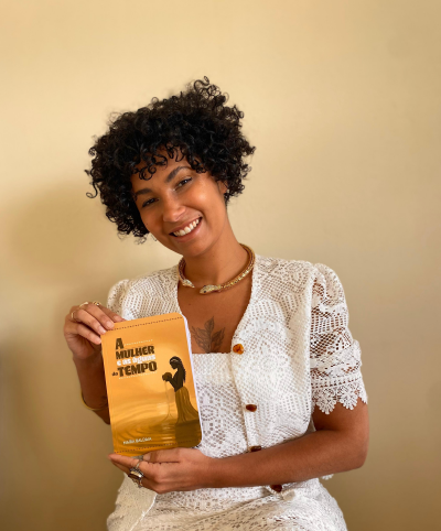 Maíra Baldaia lança seu primeiro livro no Flitabira
