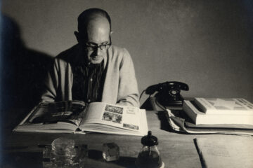Equilibro-me entre Carlos Drummond e Bernardo Guimarães